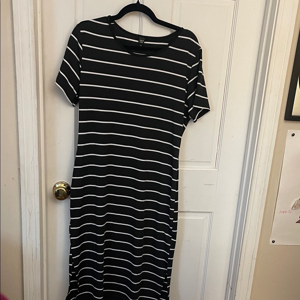 SHEIN Black and White Striped Midi Tee Dress